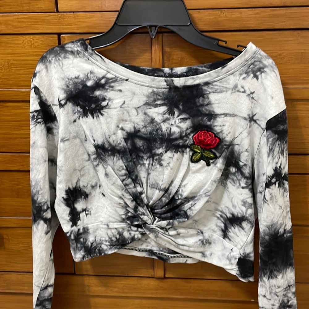 Long sleeve crop top. Size small.